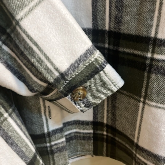 Shacket. Flannel button down warm jacket. Top. Never worn. - Picture 5 of 8